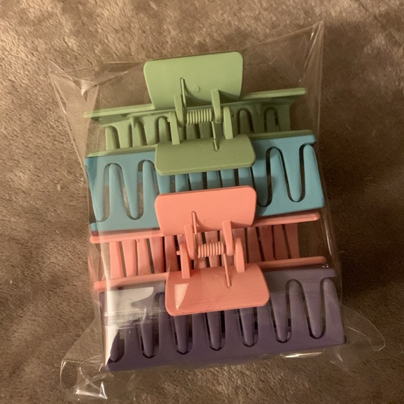 New! 4 Pack Spring Color Hair Clips - Picture 4 of 5